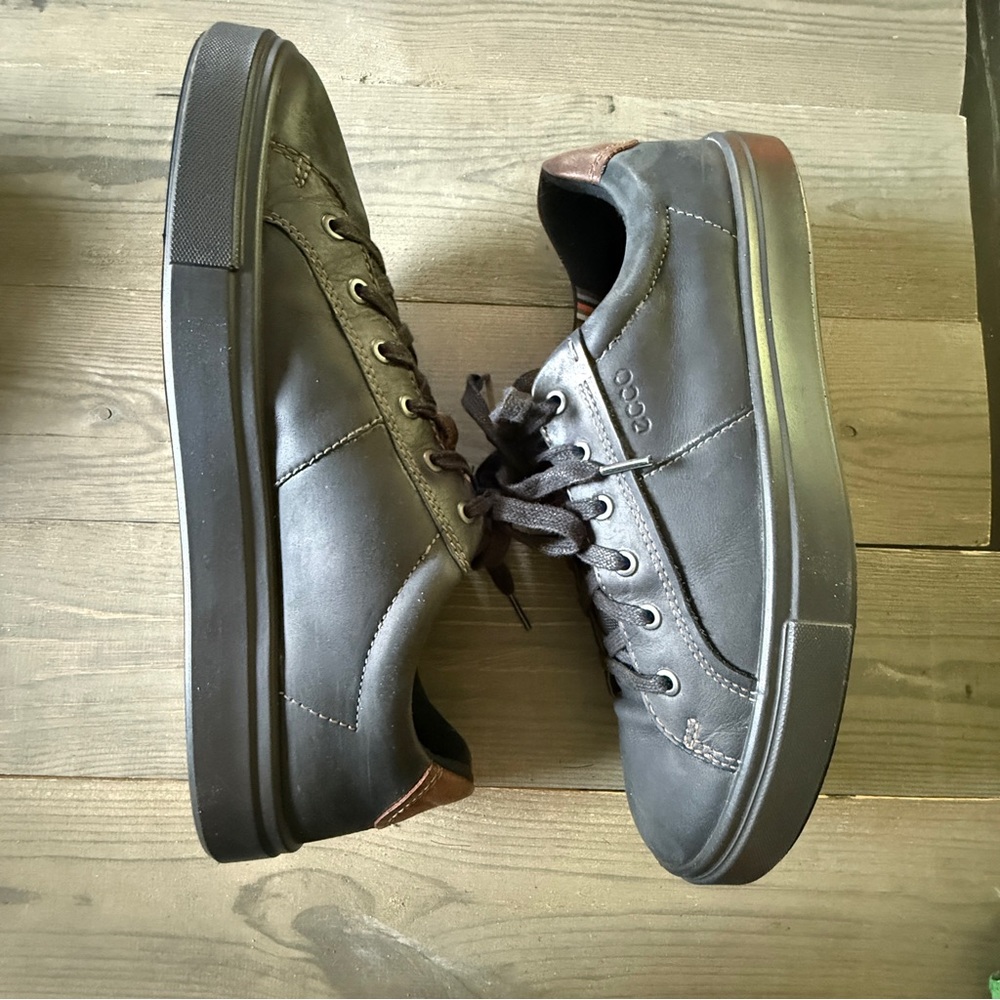 Ecco Men's Black Leather Casual Sneakers - Picture 4 of 7